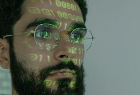 Online Tech Festivals - Man in White Crew Neck Shirt Wearing Silver Framed Eyeglasses