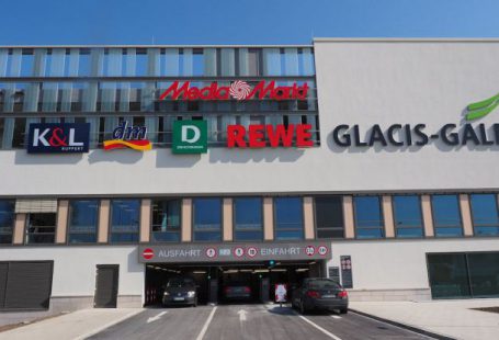 Outlet Malls - K&l D Rewe Glacis-galareie Store