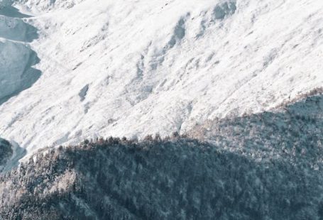Off-Peak Seasons - Autumn Forest and Frosted Forest in Snowy Mountains