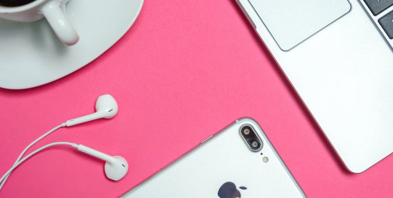 Computer Accessories - Closeup Photo of Silver Iphone 7 Plus With Earpods